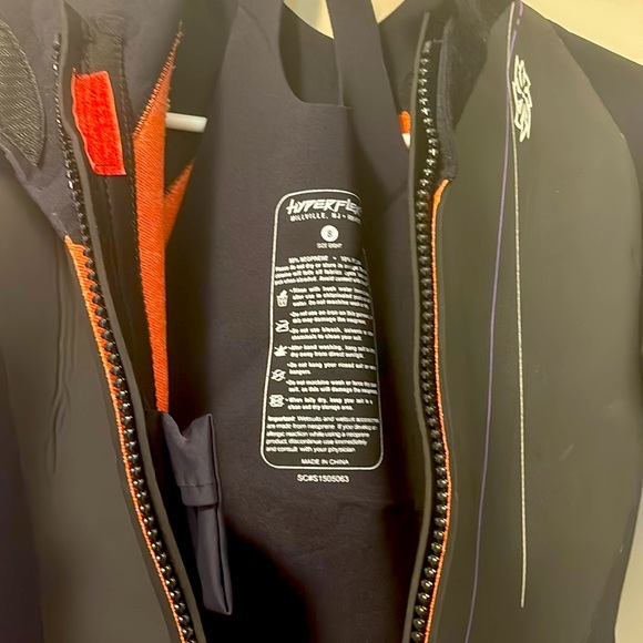 Women’s Size 8 Wetsuit - Picture 5 of 5